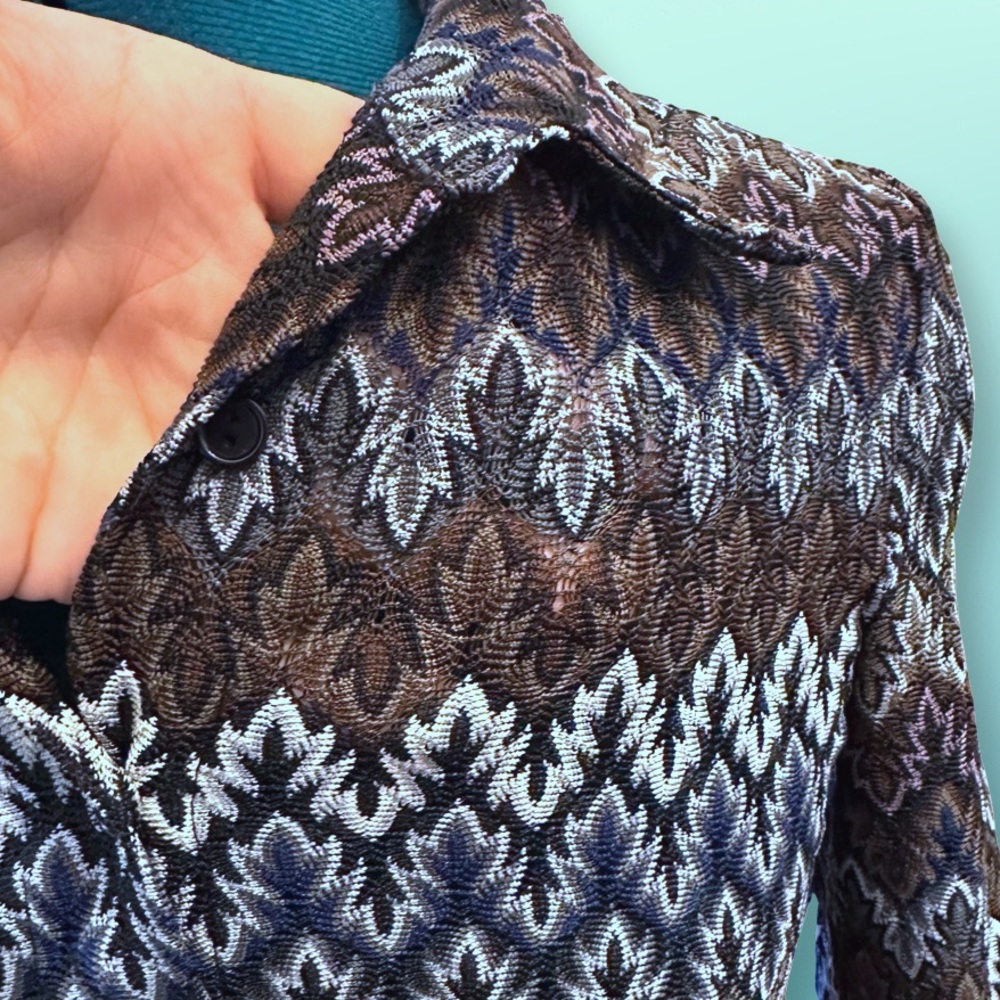 Retro Style Collared Shirt - Picture 3 of 3